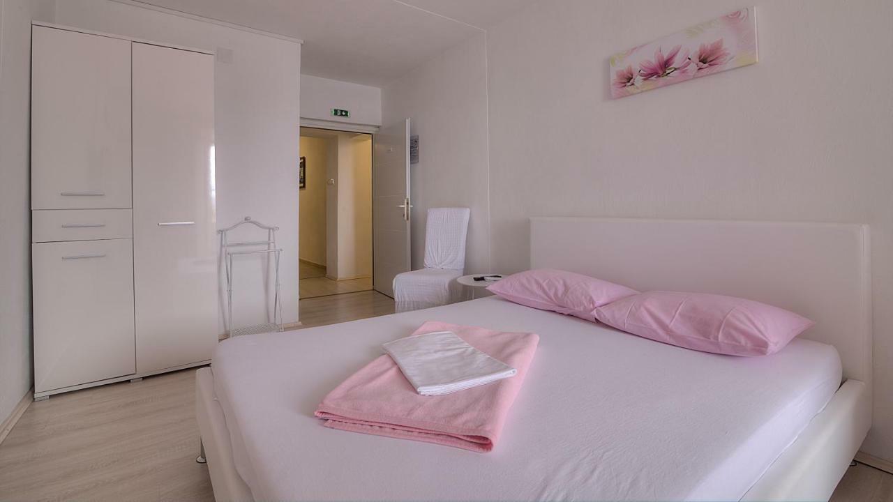 Apartments & Rooms Josephine سينج المظهر الخارجي الصورة