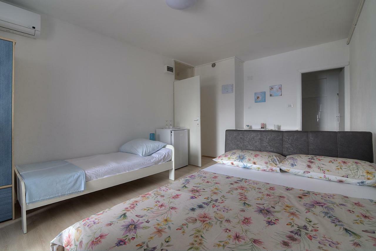 Apartments & Rooms Josephine سينج المظهر الخارجي الصورة
